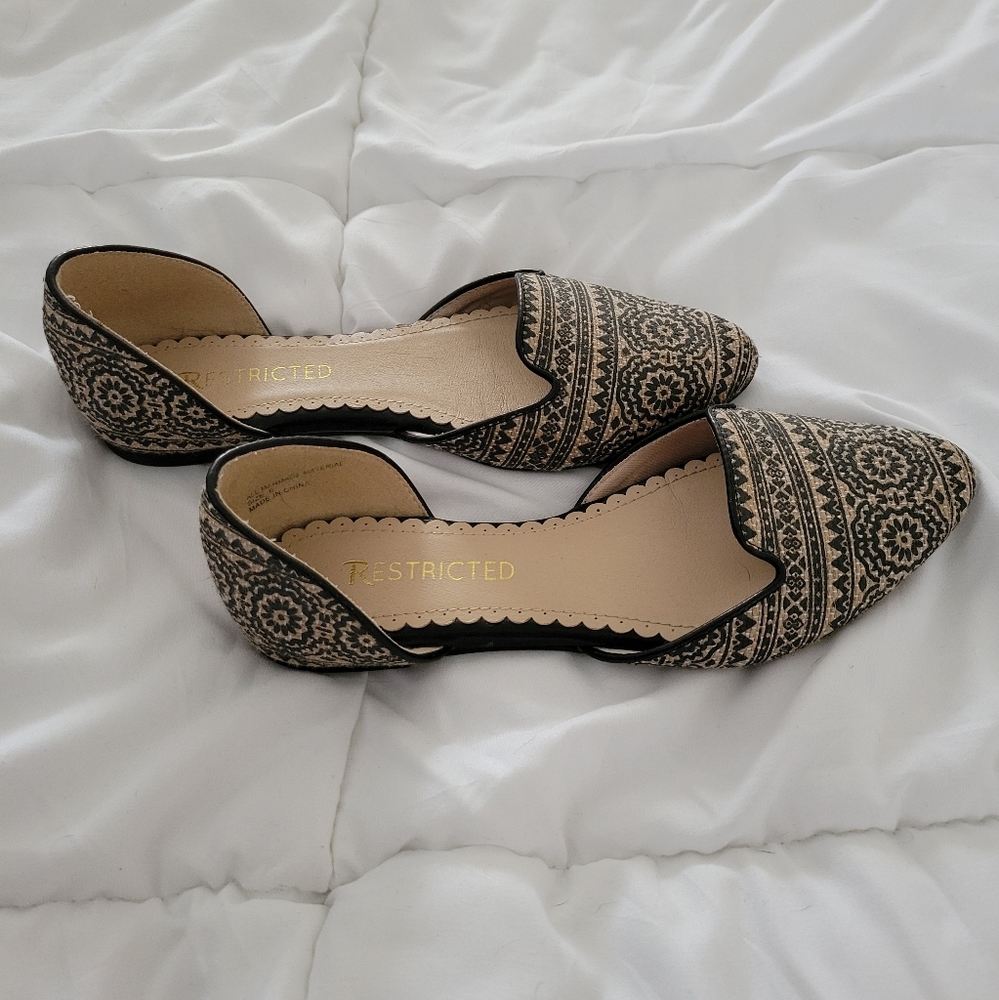 Navy and Tan Restricted flats. Size 6